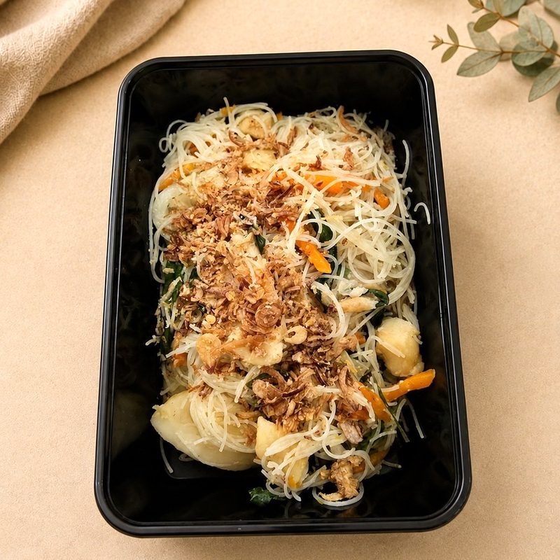 Single portion of bee hoon goreng, stir-fried vermicelli with vegetables